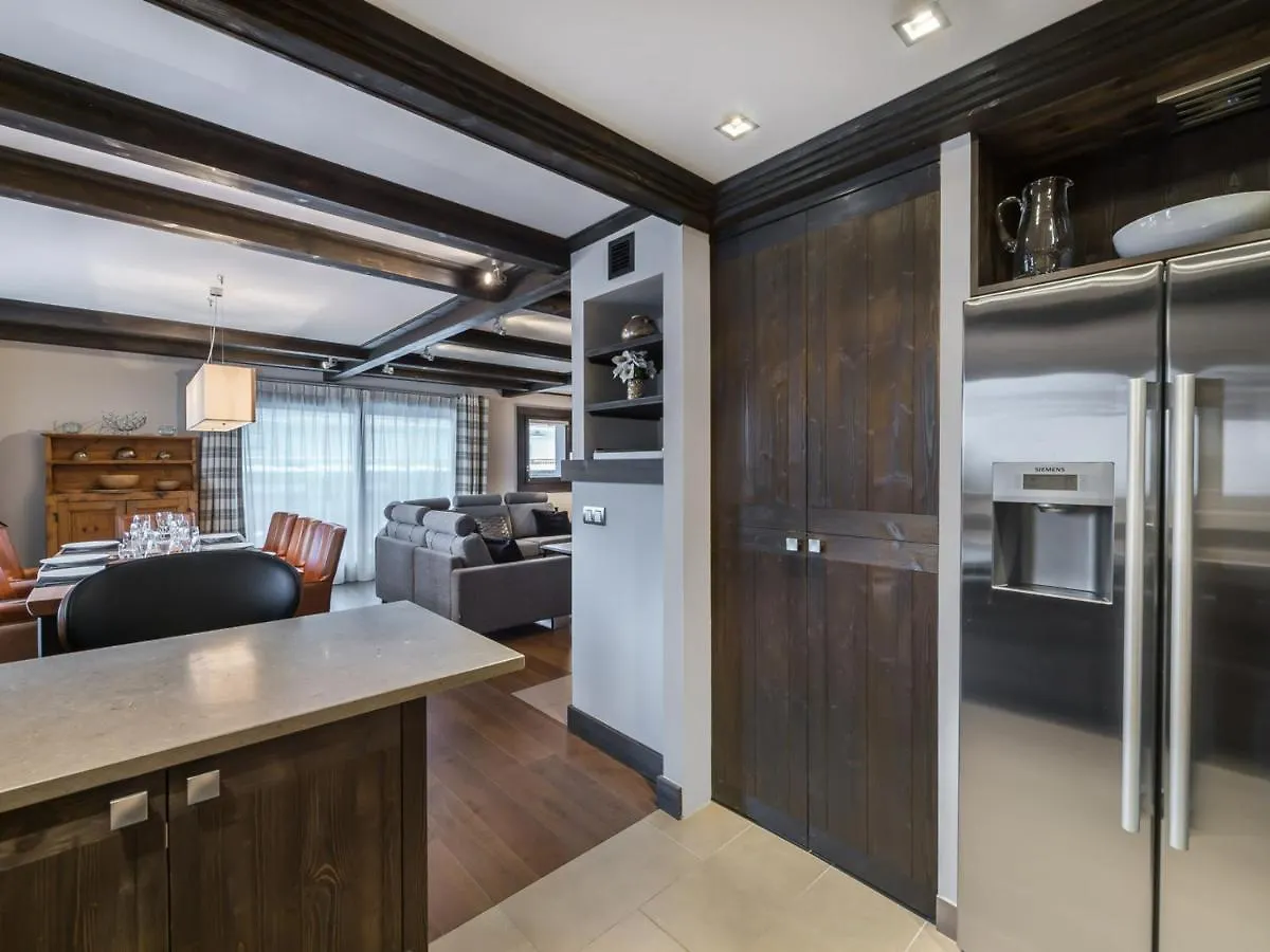 Luxueux Appartement 4 Chambres Avec Parking Au Centre De Courchevel 1650 - Fr-1-563-64 Apartment